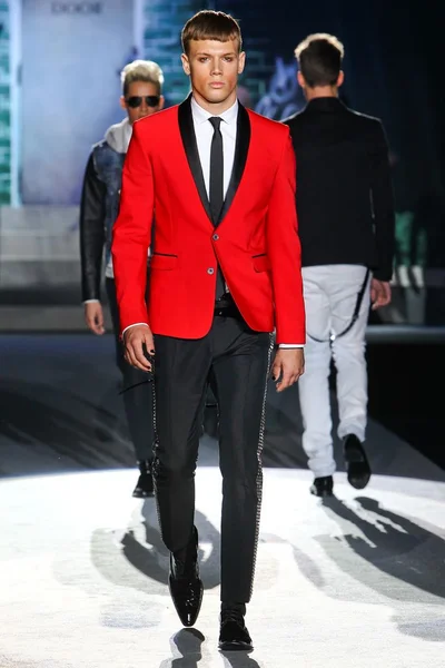 Look 38